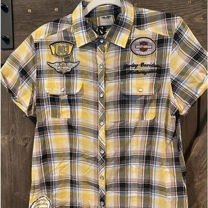 HD women’s snap up shirt w cuff sleeves and super cool patches